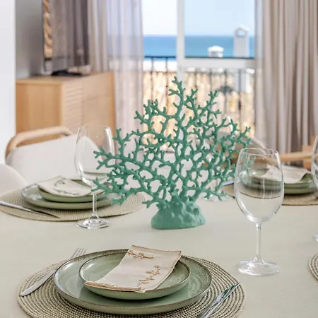 Апартаменты Banus - Brand New Luxury Duplex - Puerto Banus Marina - 2br - 2ba - Spectacular Mediterranean Views - Heart Of Puerto Banus - Steps From El Corte Ingles Luxury Shopping - Surrounded By Restaurants & Nightlife