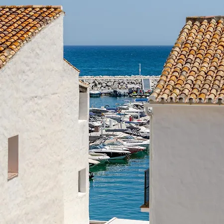 Апартаменты Banus - Brand New Luxury Duplex - Puerto Banus Marina - 2br - 2ba - Spectacular Mediterranean Views - Heart Of Puerto Banus - Steps From El Corte Ingles Luxury Shopping - Surrounded By Restaurants & Nightlife *