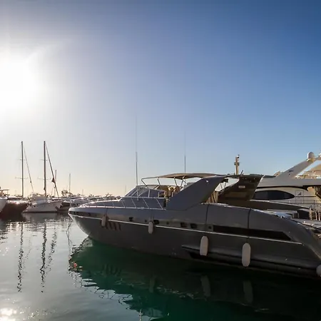 Banus - Brand New Luxury Duplex - Puerto Banus Marina - 2br - 2ba - Spectacular Mediterranean Views - Heart Of Puerto Banus - Steps From El Corte Ingles Luxury Shopping - Surrounded By Restaurants & Nightlife * Марбелья