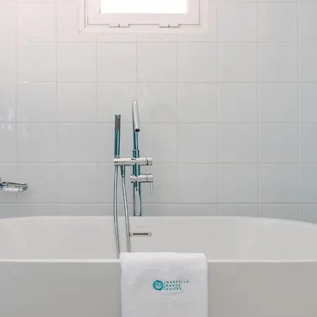 Banus - Brand New Luxury Duplex - Puerto Banus Marina - 2br - 2ba - Spectacular Mediterranean Views - Heart Of Puerto Banus - Steps From El Corte Ingles Luxury Shopping - Surrounded By Restaurants & Nightlife Марбелья
