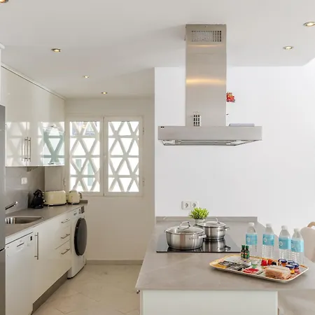 Banus - Brand New Luxury Duplex - Puerto Banus Marina - 2br - 2ba - Spectacular Mediterranean Views - Heart Of Puerto Banus - Steps From El Corte Ingles Luxury Shopping - Surrounded By Restaurants & Nightlife * Марбелья